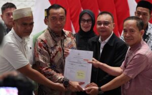 5 Tahun Berjuang, Dua Guru Luwu Utara Menangis Haru: “Terima Kasih, Pak Prabowo”