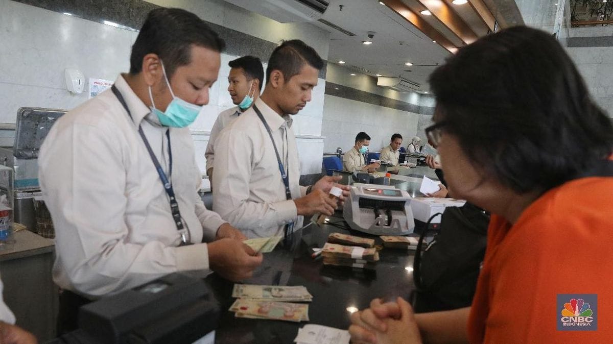 Prospek Ekonomi Bakal Cerah Tapi Warga RI Kok Lebih Pilih Nabung?