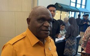 Pigai Tak Ingin Terlibat Polemik Soeharto: “Saya Menteri HAM, No Comment”