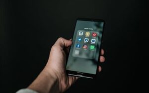 Perusahaan Teknologi Mulai Patuhi Larangan Media Sosial bagi Remaja di Australia