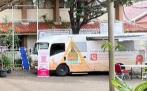 Mobil SAPA Parkir di SMAN 72 Jakarta untuk Konseling Korban Ledakan