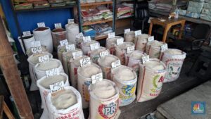Stok Beras RI Banyak tapi Harga Kok Naik, Zulhas Kasih Penjelasan