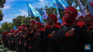 Massa Buruh Geruduk Balai Kota, Tuntut UMP Jakarta Naik ke Rp6 Juta