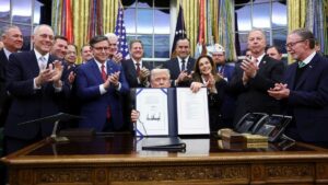 Detik-Detik Trump Resmi Hentikan Shutdown yang Bikin AS Lumpuh