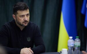 Zelenskyy Dibuat Pusing Skandal Korupsi, Panglima Militer Ukraina Kunjungi Garis Depan Perang