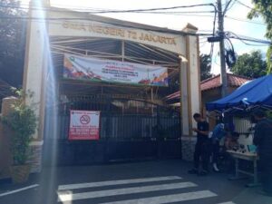 Hari Pertama PTM di SMAN 72, Gerbang Sekolah Dijaga Prajurit TNI AL