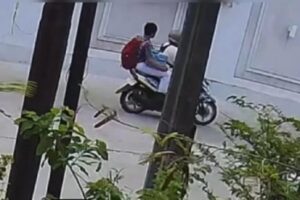 CCTV Rekam Siswa Pelaku Ledakan SMAN 72 Jakarta Bawa 2 Tas