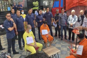 Penampakan 2 Oknum TNI Berbaju Kuning saat Rekonstruksi Kasus Penculikan Kacab Bank