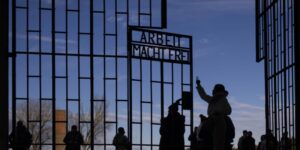 Lelang Barang Peninggalan Kamp Kematian Nazi Dibatalkan