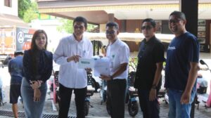 Pemprov Kalsel Serahkan Sepeda Listrik dan Mobil Buggy untuk Anjungan Kalsel di TMII