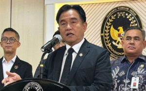 Menko Yusril: Gubernur Sulsel Wajib Aktifkan Kembali 2 Guru Lutra