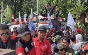 Tuntut UMP DKI Rp6 Juta, Buruh Iri Upah Minimum Bekasi-Karawang Lebih Tinggi dari Jakarta