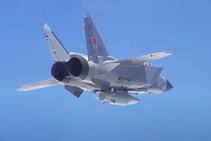 Rusia Tuduh Ukraina dan Inggris Coba Curi Jet Tempur MiG-31 Bersenjata Rudal Hipersonik Kinzhal