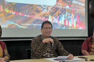 Tak Lagi Dibakar, Purbaya Mau Daur Ulang Baju Impor Bekas Ilegal