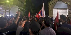 Mahasiswa Geruduk DPRD Lampung Protes Gelar Pahlawan Soeharto