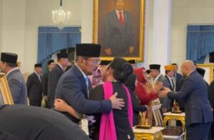 Momen Pelukan Hangat Titiek, Tutut, dan Bambang Usai Soeharto Dapat Gelar Pahlawan