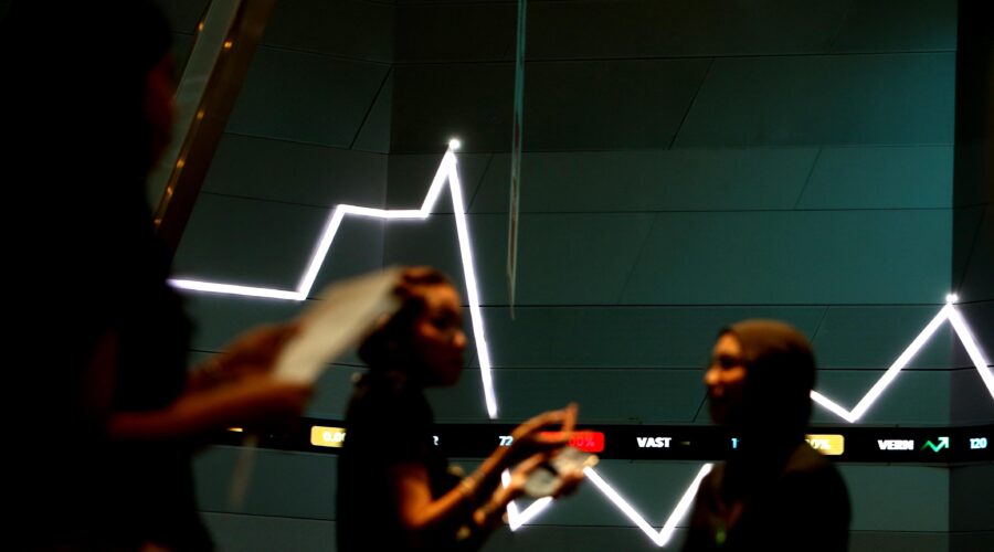 Prediksi IHSG Maret 2026: Konsolidasi di 7.712-8.528, Tertekan Eskalasi Perang Iran-AS-Israel – Sektor Energi Berpeluang