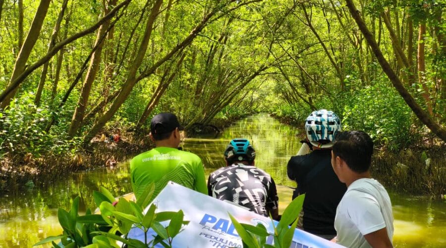 Jaga Kelestarian Pesisir,  Polygon Gandeng Pengelola Wisata Sungai Kejawan  Tanam Mangrove, Wujudkan Aksi Peduli Lingkungan