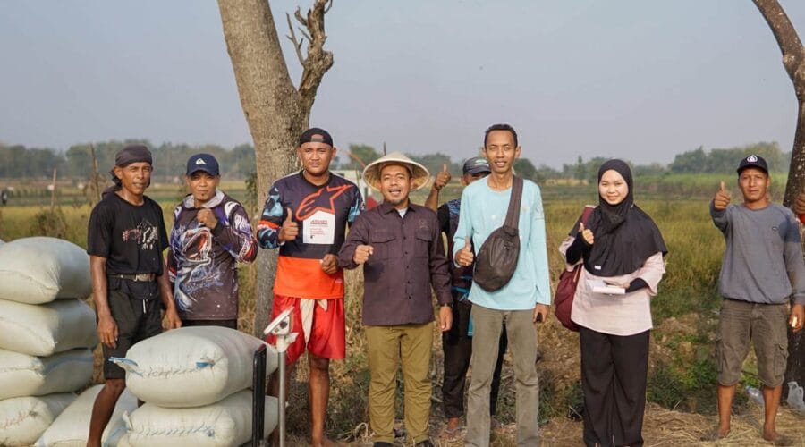 Riyono Caping Dialog Dengan Petani dan Pedagang dan Cek Harga Gabah langsung ke Sawah